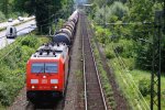 185 367-0 DB kommt aus Richtung Koblenz mit einem langen gemischten Gterzug aus Sden nach Kn-Gremberg und fhrt in Richtung Kln auf der Rechten Rheinstrecke (KBS 465) bei Bad-Honnef am Rhein bei