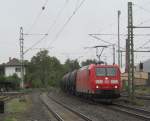 185 060-1 zieht am 15. September 2013 einen Kesselwagenzug durch Kronach.