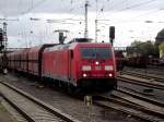 185 348-0 mit einen Kohlezug am 17.10.13 in Mainz-Bischofsheim 