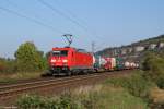 185 338 mit einem KLV Zug am 28.09.2013 bei Thngersheim.
