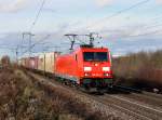 Die 185 313 mit einem KLV-Zug am 13.11.2010 unterwegs bei Obertraubling.