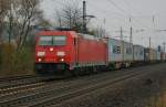 185 317-5 hat einen Containerzug am Haken Richtung Süden -14.11.13-  