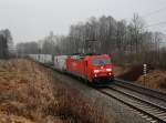 Die 185 288 mit einem KLV-Zug am 28.12.2011 unterwegs bei Vogl.