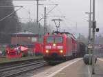 185 069-2 zieht am 15. Januar 2014 eine BR 232 und einen gemischten Güterzug durch Kronach in Richtung Lichtenfels.