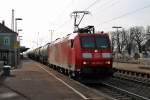 Am 25.01.2014 fuhr die Mannheimer 185 032-0 mit dem gemischten Güterzug aus Bantzenheim durch den Bahnhof von Müllheim (Baden) gen Freiburg.