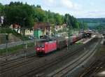 185 009-6 zieht am 17.Mai 2014 einen gemischten Gterzug durch Kronach in Richtung Lichtenfels.