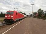 185 220-1 zog am 22.05.14 einen kurzen Kesselzug in der Mittagssonne durch den Bahnhof Rommerskirchen in Richtung Köln.
Rommerskirchen 22.05.2014