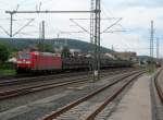 185 199-7 steht am 31. Mai 2014 mit einem Militärzug im Bahnhof Kronach.