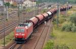 Am 15.06.14 verließ 185 168 mit einem langen Schwenkdachwagenzug den Bitterfelder Bahnhof Richtung Dessau.