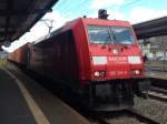 Lok 185 301 09 der DB-AG bei der Durchfahrt von Bad Hersfeld Richtung Süden.