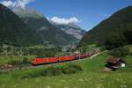 185 090-8 und 185 087-4 befinden sich am 03.07.2014 oberhalb von Erstfeld.