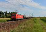 185 312 mit einem Kesselzug am 10.08.2014 bei Plattling.