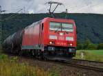 185 212-8 ist am 12.08.14 mit einen Kesselzug bei Harrbach unterwegs.