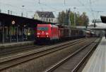 Mit einem Mischer am Haken ist hier die  185 204-5 bei der Durchfahrt in Solingen Hbf gen Wuppertal zu sehen.