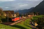 185 123 +  Am 843 053 mit Güterzug am 14.10.2014 im letzten Licht bei Immensee.