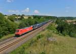 185 297 mit einem Autozug am 18.07.2014 bei Laaber.