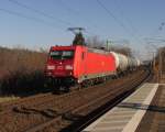 Die 185 401-7 zusehen am 19.02.2015 in Hofgarten bei Weimar.