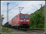 185 040 von DB Schenker fährt am 14.5.15 mit einem gemischten Güterzug über die KBS 800 durch das Maintal.