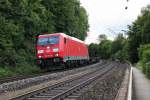 185 373-8 am 25.06.2014 mit einem fast leeren Containerzug auf der KBS 880 bei Mariaort in Fahrtrichtung Süden.