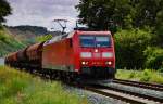 185 138-1 zieht einen Zug aus Schüttwagen bei Gambach vorbei gesehen am 16.07.15.