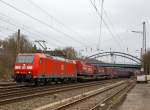   Die 185 078-3 (91 80 6185 078-3 D-DB) der DB Schenker Rail Deutschland AG fährt am 12.03.2016 mit einem  Winner -Ganzzug durch Kreuztal in Richtung Hagen bzw.