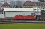 185 087-4 in Rheinfelden. Noch muss man nicht Rheinfelden AG schreiben, denn 700 Meter weiter nördlich herrscht noch archaischer Dieselbetrieb bei der DB... März 2016.