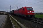 Mit einem Auto-Walther-Zug gen Köln ist hier die DB 185 296-1 bei Gubberath. 19.3.2016