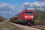185 379 ist mit einem Autozug der FORD Werke Saarlouis in Richtung Süden unterwegs und hat gerade den Bahnhof Ensdorf Saar passiert.