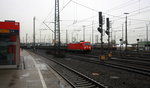 185 346-4 DB  fährt mit einem einem schweren Coilzug aus Belgien nach Köln-Gremberg   bei der Ausfahrt aus Aachen-West und fährt in Richtung