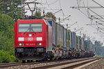 Die schwere Güterzugslokomotive 185 243-3 fährt in Ulm mit einem KLV Zug vorüber-Bild August 2015