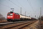 Mit einem gemischten Güterzug fuhr am 18.03.2015 die Mannheimer 185 137-7 durch Orschweier gen Süden.