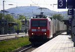 185 058-5 DB kommt durch den Wittlicher-HBF aus Richtung Trier-Ehrang und fährt in Richtung Koblenz mit einem Mega-Combi-Zug aus Merzig(D) nach Köln-Niehl(D).
Aufgenommen vom Bahnsteig 2 in Wittlich-Hbf. 
Bei Sommerwetter am Nachmittag vom 6.5.2016.