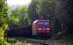Ein Nachschuss von der 185 302-7 DB fährt als Schubhilfe sie schiebt einem schweren n Schrottzug aus Köln-Kalk(D) nach Genk-Goederen(B)  bis zum Gemmenicher-Tunnel.