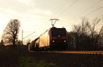 185 053-6 zu sehen am 12.04.16 mit einem Frankenwaldumleiter im Sonnenuntergang an der Schöpsdrehe bei Plauen/V.