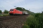 Am 22.07.2016 war 185 176 mit einem aus Kesselwagen bestehenden Zug auf der Main-Spessart-Bahn unterwegs und wurde hier, kurz vor dem Bahnhof Retzbach-Zellingen abgelichtet.