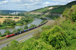 Eine unbekannte 185 mit einem LKW Walterzug bei Himmelstadt Richtung Würzburg, 23.07.2015