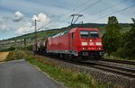 185 385-2 mit einen sehr kurzen Güterzug in Richtung Würzburg/M. unterwegs,gesehen am 09.08.16 bei Thüngersheim.