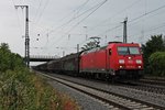 185 216-9 am 10.06.2015 mit einem Schiebewandzug bei der Durchfahrt in Richtung Basel in Müllheim (Baden).