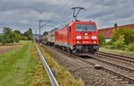 185 233-4 passiert am 13.10.16 den Bhf.