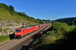 185 378 + 185 364 mit einem Erzzug am 25.08.2016 bei Hagenacker.