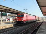 Durchfahrt  185 283-9 durch den Bahnhof von Ansbach am 16. März 2017.