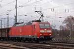 DB Lok 185 132-8 durchfährt den badischen Bahnhof.