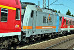  Seit 2004 Partner, um die Zukunft ZUGkräftig zu machen. 
185 677-2 der Railpool GmbH, vermietet an die HSL Logistik GmbH (HSL), untervermietet an die Wedler Franz Logistik GmbH & Co. KG (WFL), ist eingereiht in einer Überführungsfahrt der WFL von Wustermark nach Erfurt und durchfährt, zusammen mit drei weiteren Loks sowie 14 Wagen, den Hp Zscherben auf der Bahnstrecke Halle–Hann. Münden (KBS 590).
Anlass der Fahrt ist die Bereitstellung von Fahrzeugmaterial für den Ersatzverkehr der Abellio Rail Baden-Württemberg GmbH.
[1.6.2020 | 15:42 Uhr]