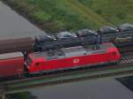 Auf dem Weg nach Oberhausen Osterfeld passiert diese 185er einen entgegenkommenden Güterzug. Das Foto stammt vom 27.09.2007