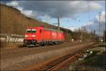 185 308 (9180 185 308-4 D-DB) von RAILION DB Logistics-DB Schenker fhrt als Tfzf bei Plettenberg Richtung Hagen.