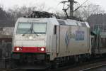 Die 185 581-6 der Crossrail mit Ewals Cargo Care Werbung fhrt in Richtung Aachen, aufgenommen am 23.12.2008