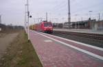 Die 185 051-0 fuhr mit einem Gterzug am 24.3.2005 durch den Bahnhof Dren.