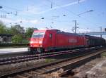 Am 19.05.2005 kommt Baureihe 185 203-7 durch Aschaffenburg Hbf.