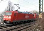 185 199-7 in Doppeltraktion, Durchfahrt beim Bahnhof Bonn-Oberkassel - 17.02.2010