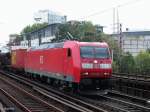 185 064-3 bei der Durchfahrt in Hamburg Dammtor am 26.9.2002.